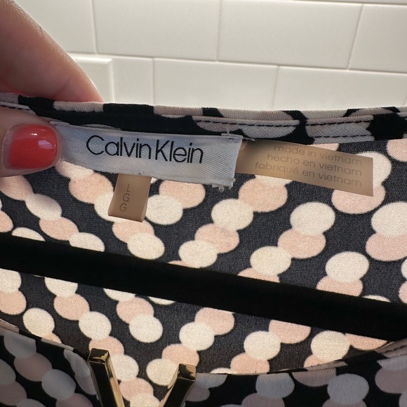 EUC women’s Calvin Klein polka dot notched neck top - Picture 2 of 6